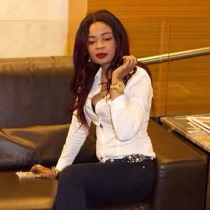 Meet your Posher, Sia